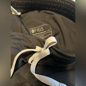 Like new black Kade scrub pants